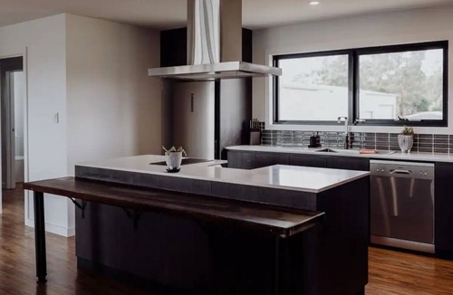St Helens Apartment | Bayview Lodge - Views Views Views!