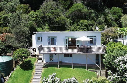 Onetangi House | Beach Days | Stay Waiheke