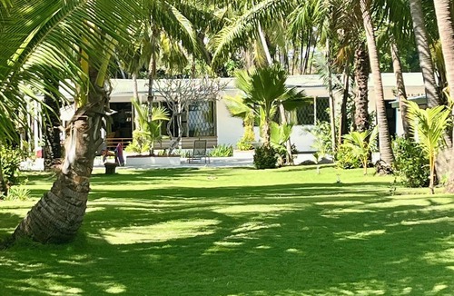 Puntarenas House | Beach Front 1940 retro 3-bedrm house AC/Wifi: Privacy & Comfort in Puntarenas.
