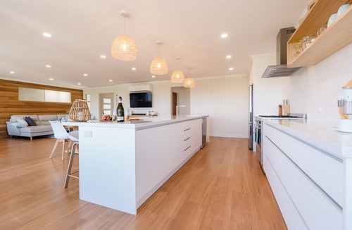 Bridport House | Beach House on Westwood