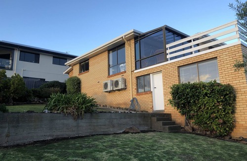 Swansea House | Beach house with magnificent views