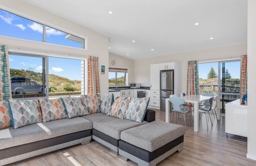 Ohope House | Beach Retreat - Ohope Holiday Home
