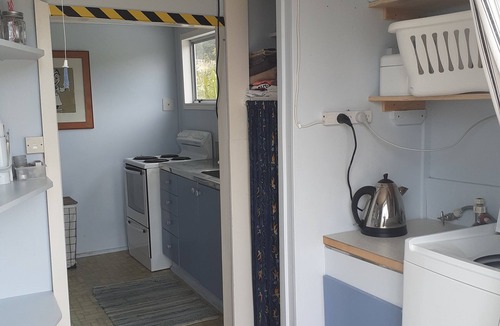 Whangarei Heads House | Beach Shack at Taurikura Bay