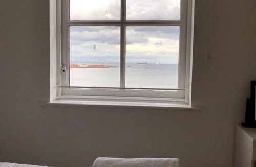 Dunbar Apartment | Beach View