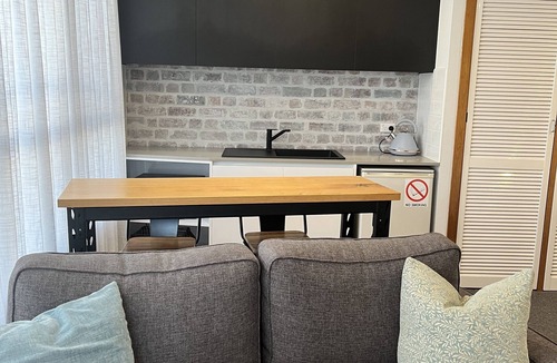 Kingston Beach Apartment | Beachfront accommodation located 20 meters to beach, local restaurants and bars.