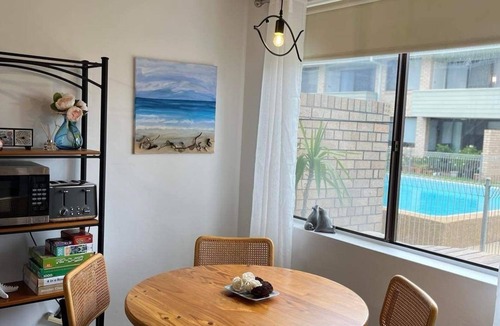 Batehaven Apartment | Beachfront Batemans Bay-Batehaven NSW 2 bedroom apartment,pool, free parking