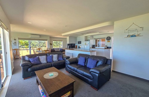 Pukehina House | Beachfront - In Paradise!