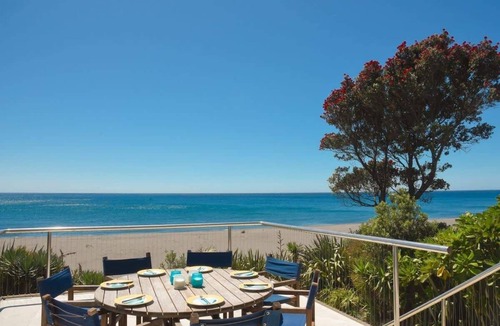 Oakura House | Beachfront Oakura with Stunning Views
