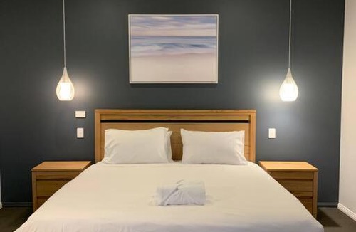 White Beach Apartment | Beachfront self contained studio