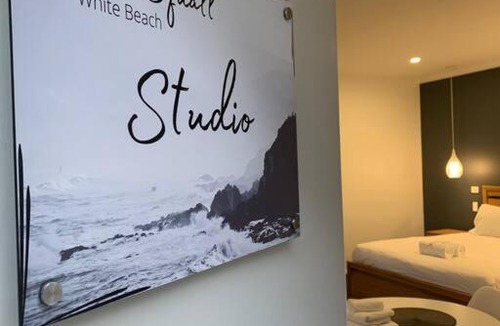 White Beach Apartment | Beachfront self contained studio