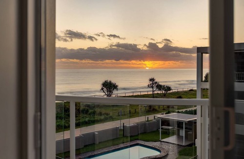 Palm Beach Apartment | Beachfront Studio ~ Azure Beachfront Bliss