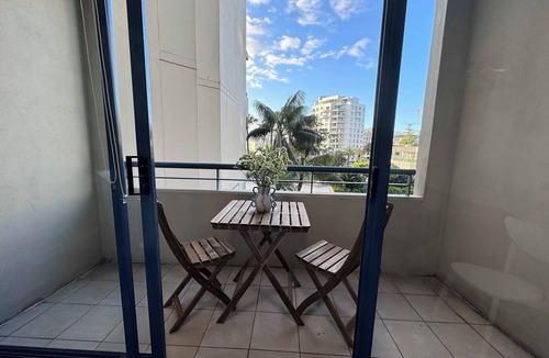 Cronulla Apartment | Beachside Bliss just a sand castle from everything, 2BR, 2BA Apartment, sleeps 6