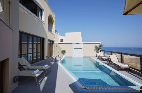 Panormos Villa | Beachside Family Fun, Heated Pool, Playground, BBQ!