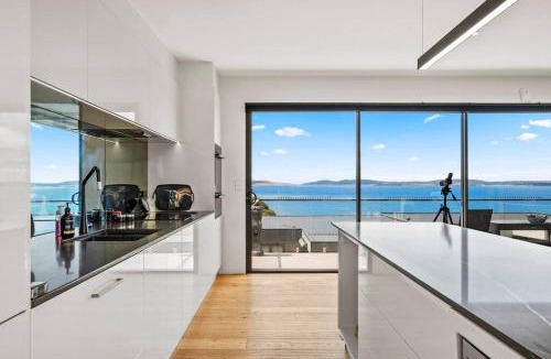 Kingston Beach Villa | Beachside Luxury Villa - Expansive Panoramic Vistas
