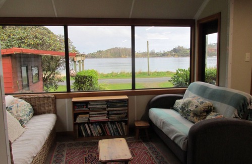 Oban House | Beautiful beach front location with stunning views