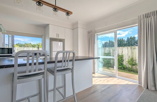 Owhata House | Beautiful Brand New Four-bed home near Redwood