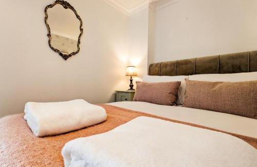Birnam Apartment | Beautiful Listed Flat with Private Garden, Birnam