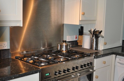 Rothesay Cottage | Beautiful location with sea views & beach close by.