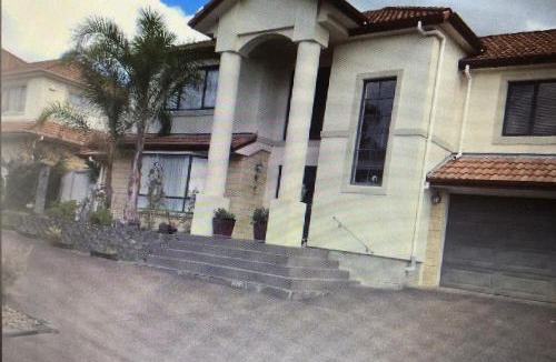 Somerville Villa | Beautiful Luxurious Large Home