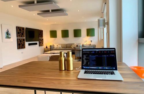 Newhaven Apartment | Beautiful modern sea-side apartment in the city