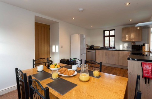 Inverarnie House | Beautiful private villa for 6 guests with WIFI, TV and panoramic view