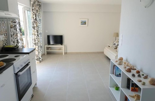 Oropos Apartment | Beautiful seaside studio with amazing view