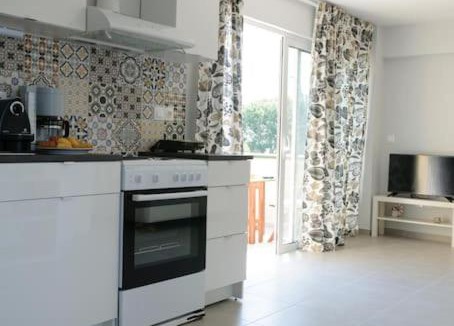 Oropos Apartment | Beautiful seaside studio with amazing view