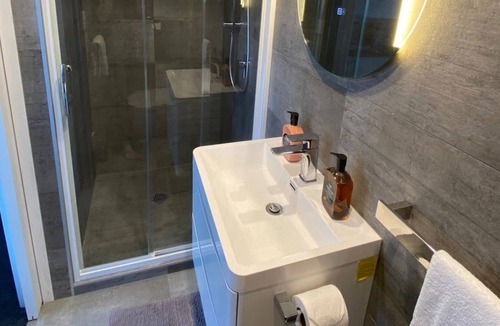 Greenlane - Ellerslie Apartment | Beautiful & serviced new apartment in Ellerslie