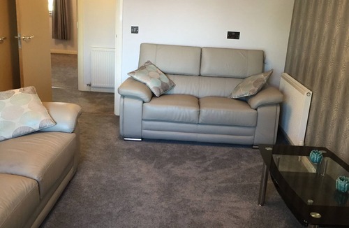 Aberdeen Apartment | Beautiful village apartment with ff WiFi & parking