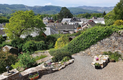 Pitlochry Apartment | Beautiful views, walking distance to town