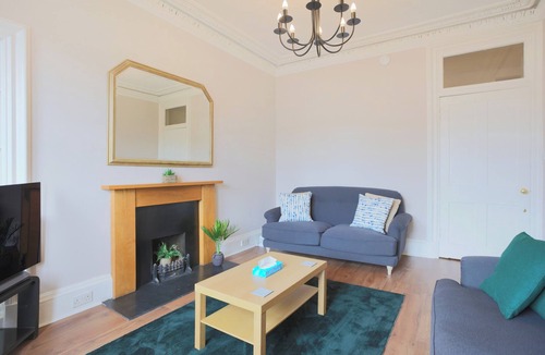 Marchmont Apartment | beautifully appointed 2-bedroom, 2-bathroom apartment nestled on the 3rd floor. Sleeps 4.