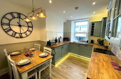 Kirkcudbright Apartment | Beautifully Presented 3BR Luxury Apartment - Pass the Keys