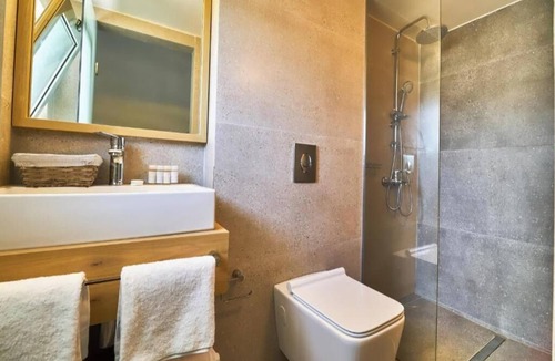 Maleme Hotel | Bella Pais Split-Level Apartment – Cozy Seaside Retreat Steps from Maleme Beach