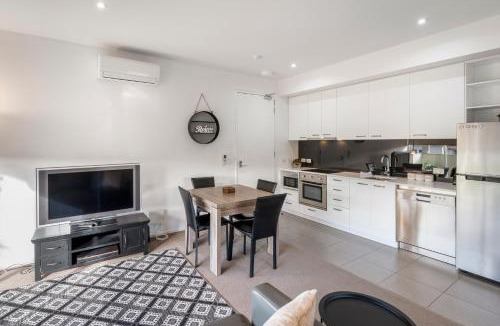 Bellerive Apartment | Bellerive Quay - 2 Bedroom Apartment - Free Parking - Free WIFI
