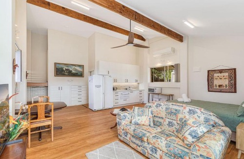 Berkeley Vale House | 'Berkeley Studio' by HolidayCo