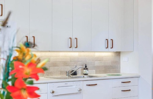 Berkeley Vale House | 'Berkeley Studio' by HolidayCo