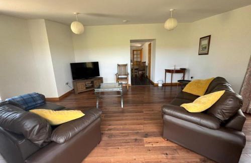 Peterhead Apartment | Berryhill East Steading - 3 bedroom 2 bathroom self-catering - sleeps 6 - Private off-road parking - Yard & Shed - Suit Contractors - Peterhead 1 mile - Newly Refurbished - Underfloor Heating - Drying Room - Golf Driving Range - Cafe - Extensive Footpaths