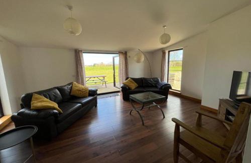 Peterhead Apartment | Berryhill East Steading - 3 bedroom 2 bathroom self-catering - sleeps 6 - Private off-road parking - Yard & Shed - Suit Contractors - Peterhead 1 mile - Newly Refurbished - Underfloor Heating - Drying Room - Golf Driving Range - Cafe - Extensive Footpaths