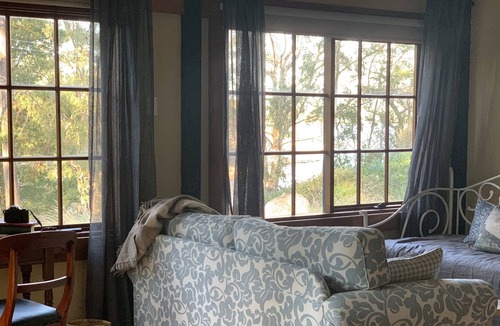 Abels Bay Cottage | Bespoke riverfront cottage nestled amongst the trees.