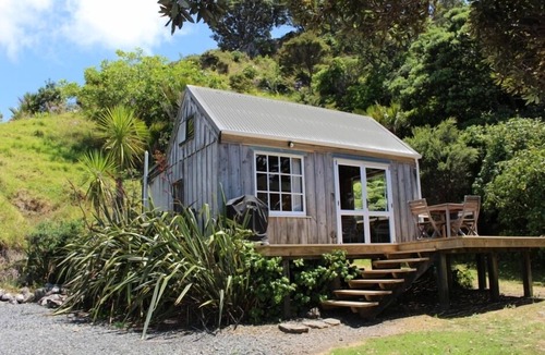 Tuateawa Cottage | Best Location 2013 Gold Piwa ~ Castaway Cottage