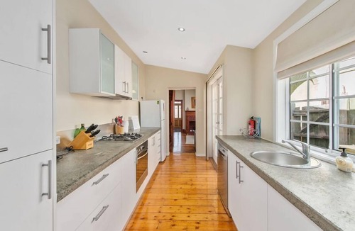Hobart Central Business District House | Best of Old and New - Hobart