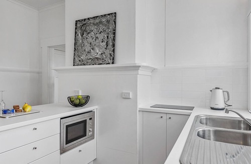 North Hobart House | Best on Burnett best location parking sleeps 8