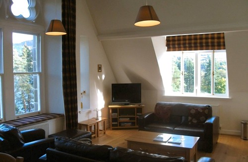 Fort Augustus Apartment | Best views of Loch Ness - Historic Abbey - Short-break and Last Minute Discounts
