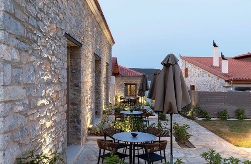 Sourpi House | BH1006 - C - Suite Magnisia
