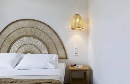 Sourpi House | BH1006 - C - Suite Magnisia