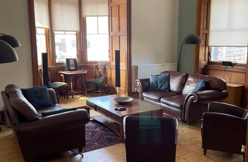 Leith House | Big and Beautiful Apartment in Leith