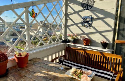 Smithton Villa | Bilbos Cottage at Little Bird