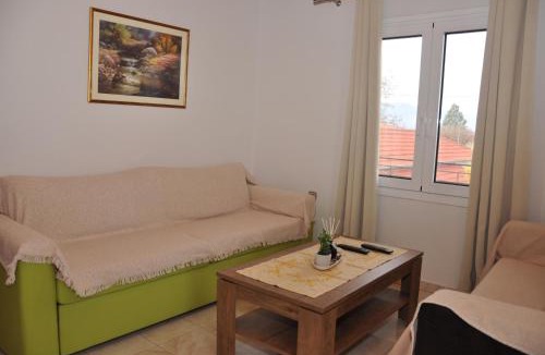 Gomfoi Apartment | Billy's House Gomfoi