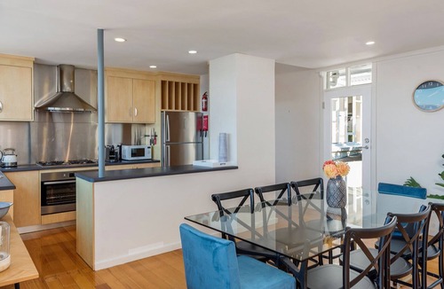 Sandy Bay House | Birngana stylish spacious with stunning views