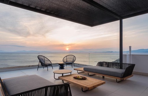 Anavyssos Villa | Black Stone Villa
